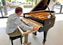 Bild zu Pianoservice Julian van Gogh